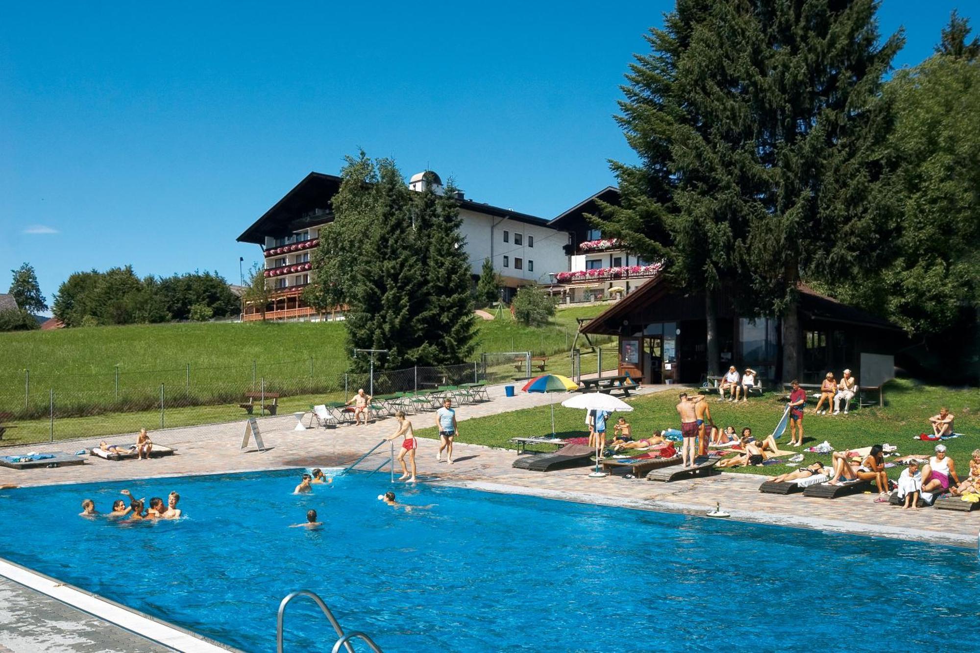 Hotel Lohninger-Schober Sankt Georgen im Attergau Exterior photo